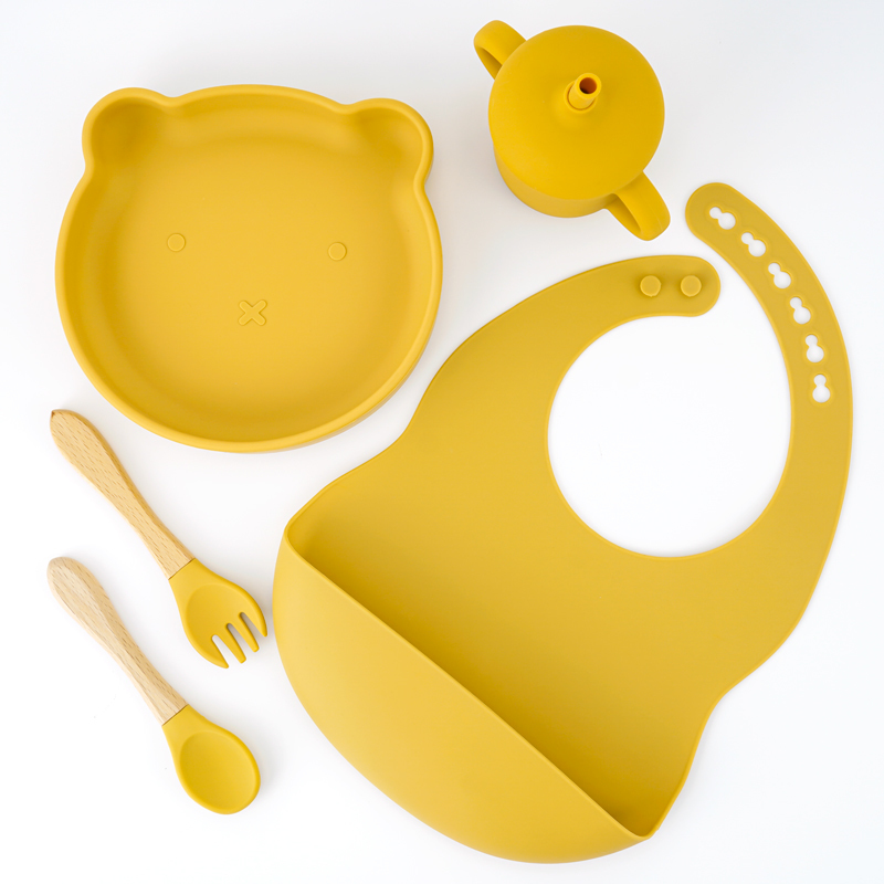 born Weaning Children's Tableware Waterproof Bib Feeidng Plates For Food Sucker Dishes Spoon Fork And Sippy Cup Baby Stuff 220512