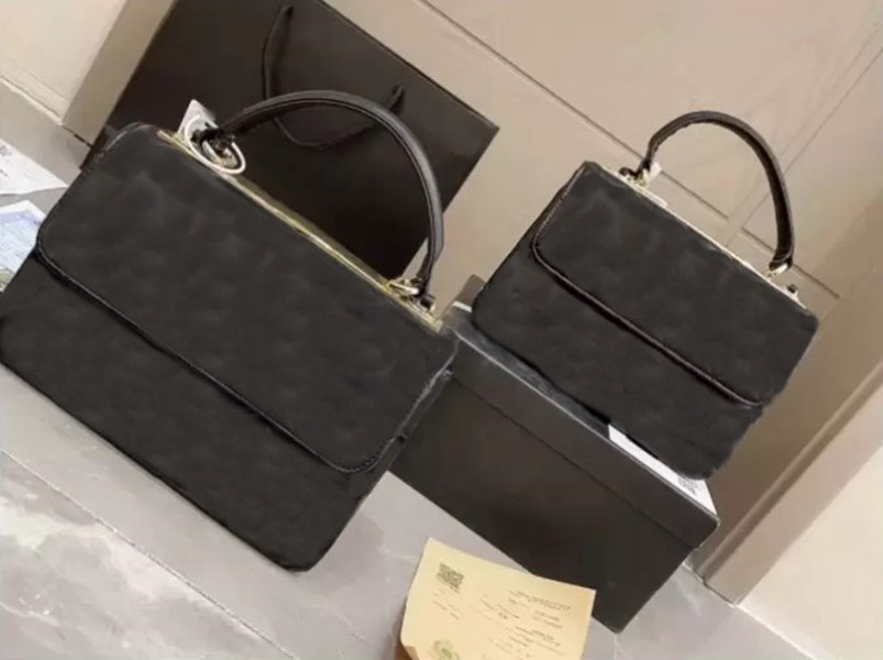 2022 new fashion Women Luxury Designer Crossbody Bags High Quality purse Wholesale Price Genuine Leather bag Shoulder Flap Handbag with small and big, Grey lattice
2022 new fashion Women Luxury Designer Crossbody Bags High Quality purse Wholesale Price Genuine Leather bag Shoulder Flap Handbag with small and big, Grey lattice
