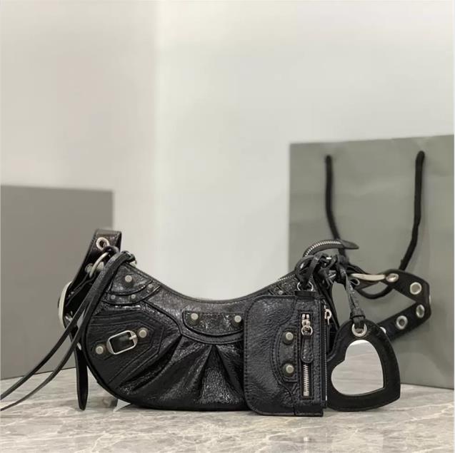 Luxury Design Fashion Le Cagole Handmade Bags Handbags Shoulder Bag Women's Crossbody Retro Large Capacity Lady Tote Cosmetic Bucket Messenger Backpack, Make up the difference
Luxury Design Fashion Le Cagole Handmade Bags Handbags Shoulder Bag Women's Crossbody Retro Large Capacity Lady Tote Cosmetic Bucket Messenger Backpack, Make up the difference
