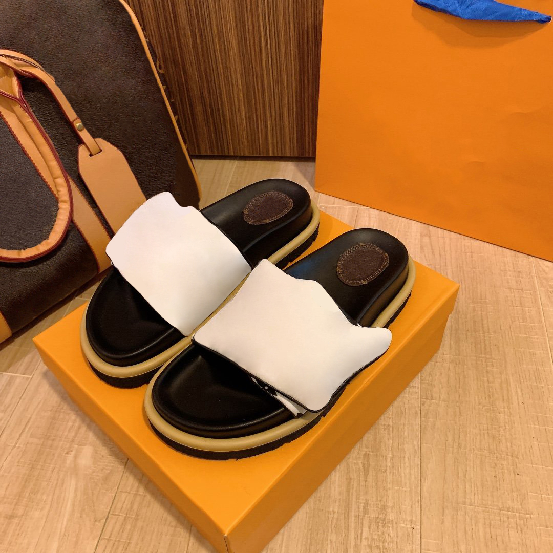 Slippers Luxury Brand Shoes POOL PILLOW COMFORT SANDALS Platform Slides Designer with box, Photo color
Slippers Luxury Brand Shoes POOL PILLOW COMFORT SANDALS Platform Slides Designer with box, Photo color