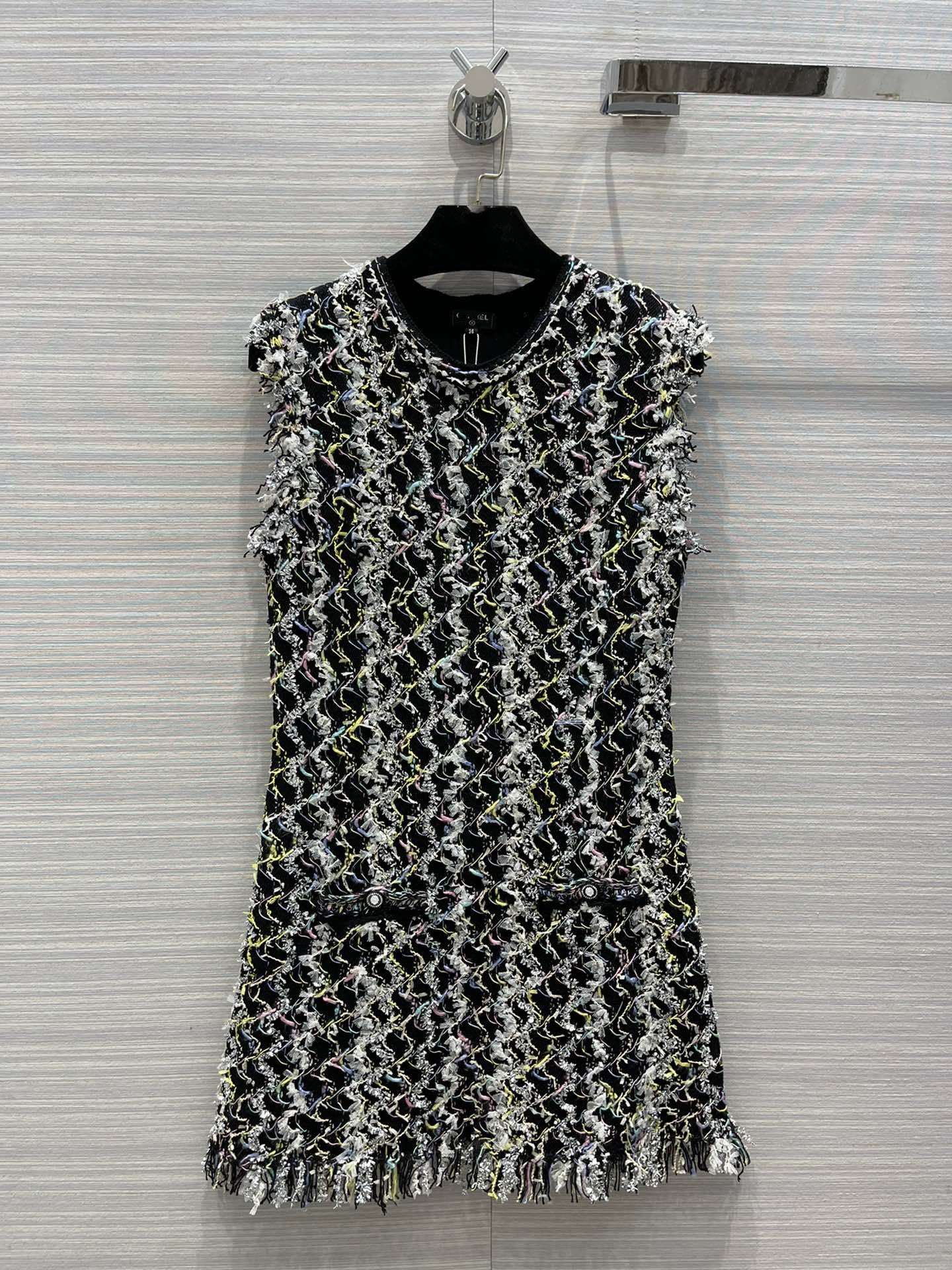 European tide brand dress 2022 spring and summer original customized special yarn wave color yarn Sequin tassel knitted, Multi
European tide brand dress 2022 spring and summer original customized special yarn wave color yarn Sequin tassel knitted, Multi