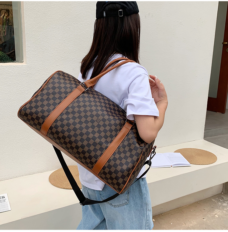 luxurys designers Handbag Man DUFFLE Travel shoulder Bag Mens Duffel Backpack Outdoor Sport Luggage Male Messenger Bags, As photo
luxurys designers Handbag Man DUFFLE Travel shoulder Bag Mens Duffel Backpack Outdoor Sport Luggage Male Messenger Bags, As photo