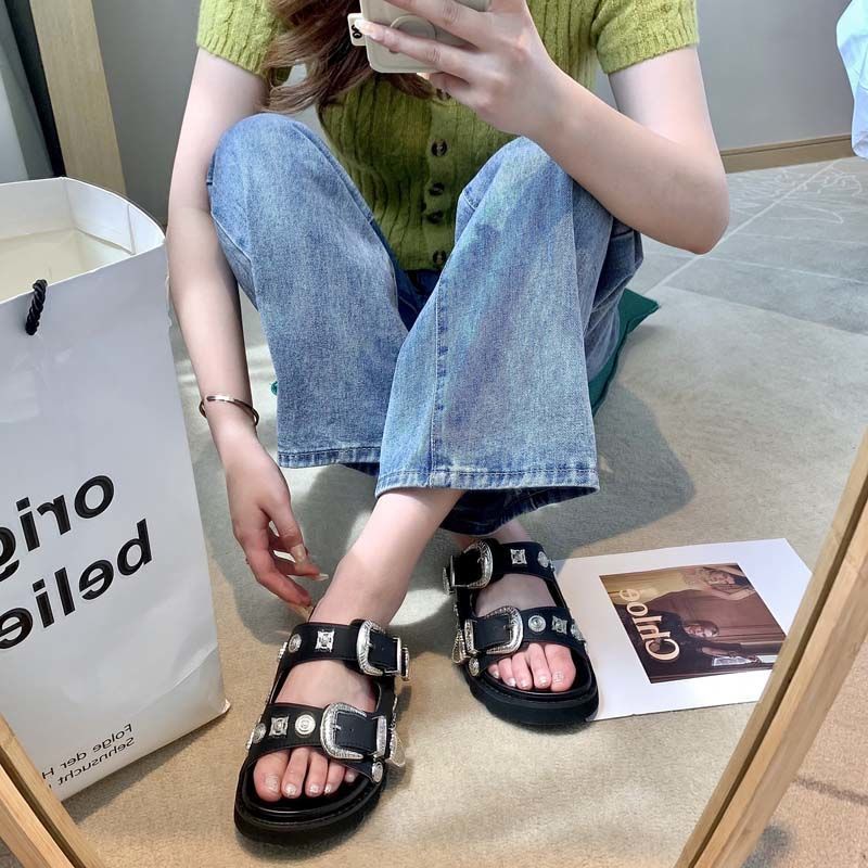 Summer New Slippers Metal Buckle Fashion Flat Bottom Versatile Comfortable Soft Bottom Outdoor Personality Fairy Wind Shopping Sandals