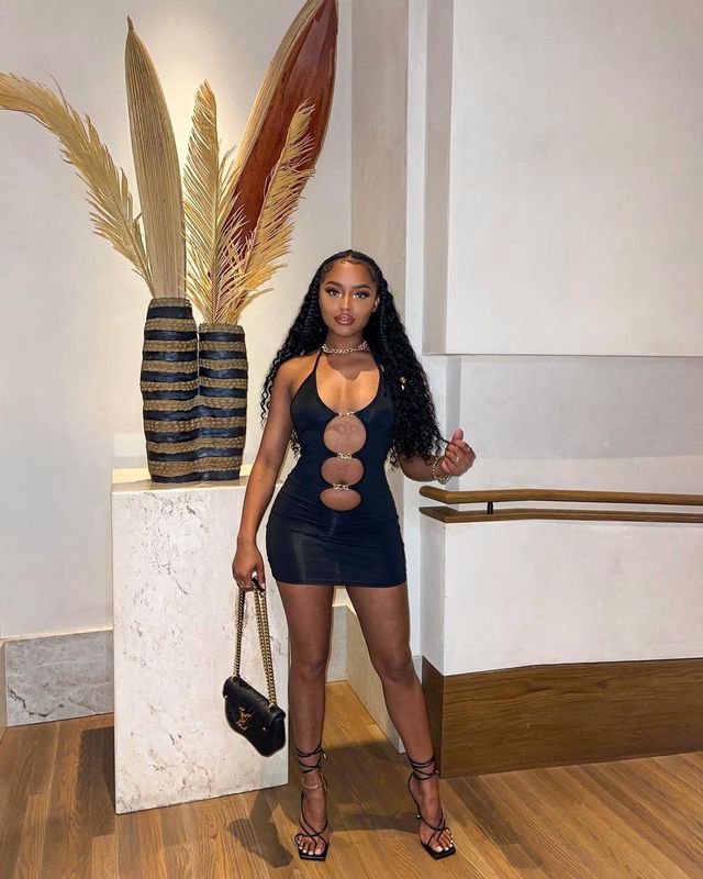 Sexy Hollow Mini Dresses Summer Women Solid Color Metal Chain Bodycon Sexy Sheath Women Black Dress Sleeveless Club Wea 220510