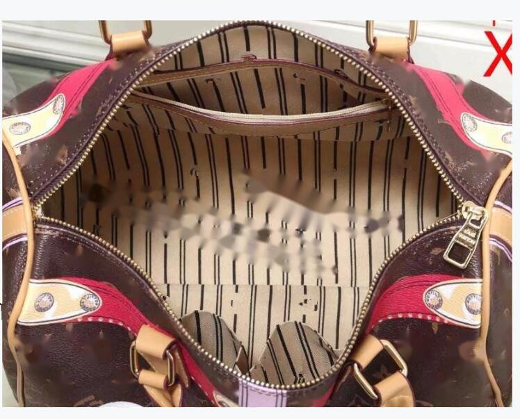 Design new Women Boston large capacity portable pillow bag casual one shoulder crossbody bag
Design new Women Boston large capacity portable pillow bag casual one shoulder crossbody bag