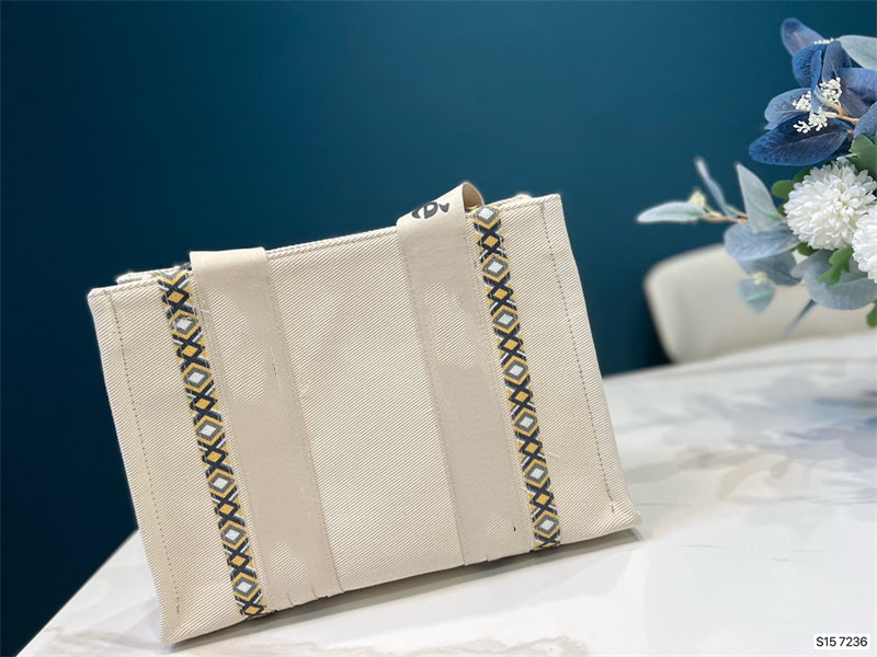 Shopping Fashion Medium Woody Tote Bag For Women with Handmade Woody Ribbon In Cotton Canvas Shoulder Bags Purses Internal Flat Pocket Good Quality Size 37CM*26CM, Beige
Shopping Fashion Medium Woody Tote Bag For Women with Handmade Woody Ribbon In Cotton Canvas Shoulder Bags Purses Internal Flat Pocket Good Quality Size 37CM*26CM, Beige