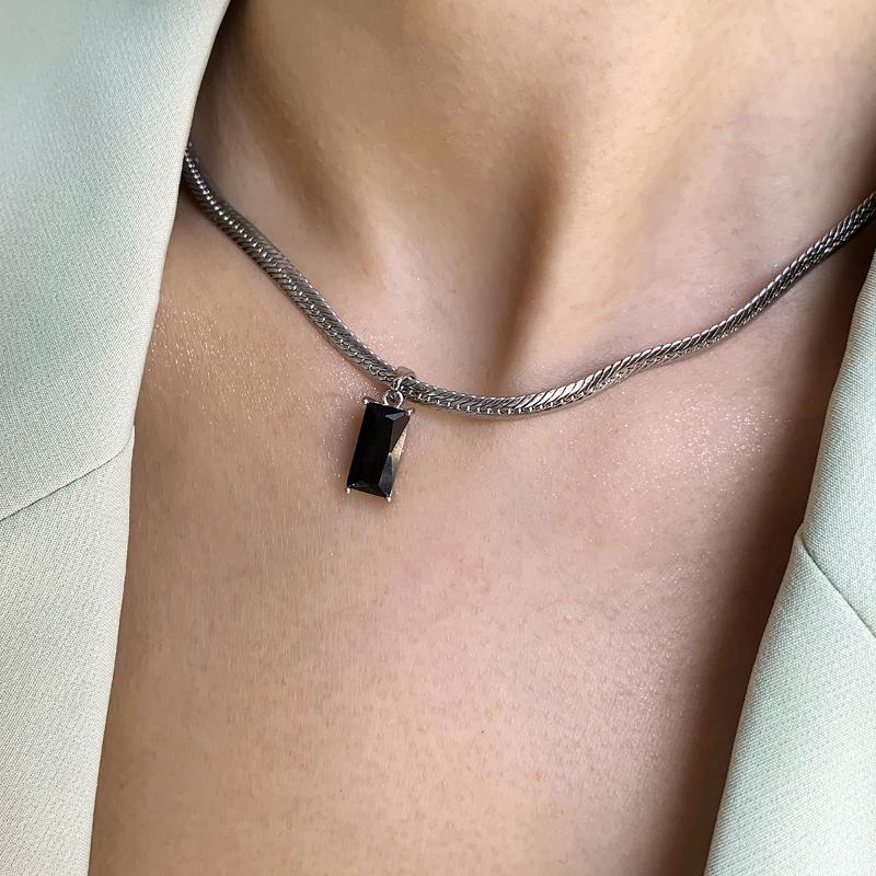 Pendant Necklaces Square Crystal For Women Korean Fashion Stainless Steel Chokers Blade Chain On The Neck Jewelry Wholesale N371Pendant
Pendant Necklaces Square Crystal For Women Korean Fashion Stainless Steel Chokers Blade Chain On The Neck Jewelry Wholesale N371Pendant