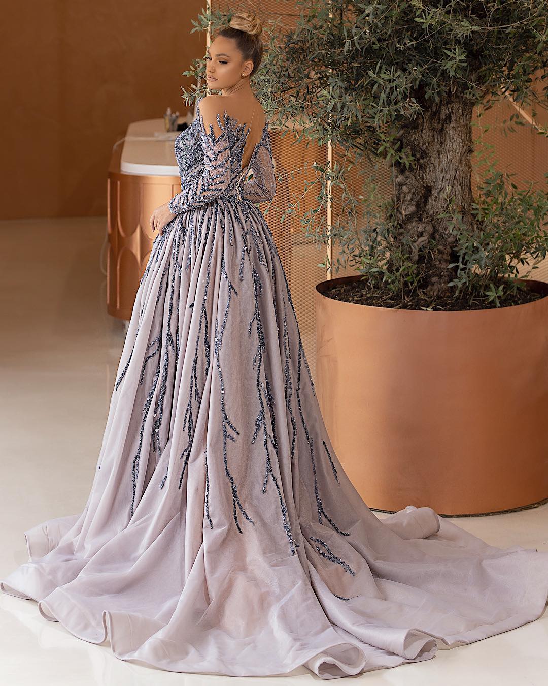 Charming Light Purple Prom Dresses Long Sleeves Sheer Neck Jewel Evening Dress Custom Made Lace Appliques Sequined Party Gown