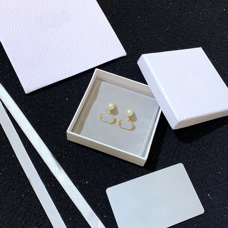 Women Pearl Earrings Fashion Letter Gold Ear Studs Lady Luxurys Designers Earrings Jewelry Hoops 22050402R
Women Pearl Earrings Fashion Letter Gold Ear Studs Lady Luxurys Designers Earrings Jewelry Hoops 22050402R