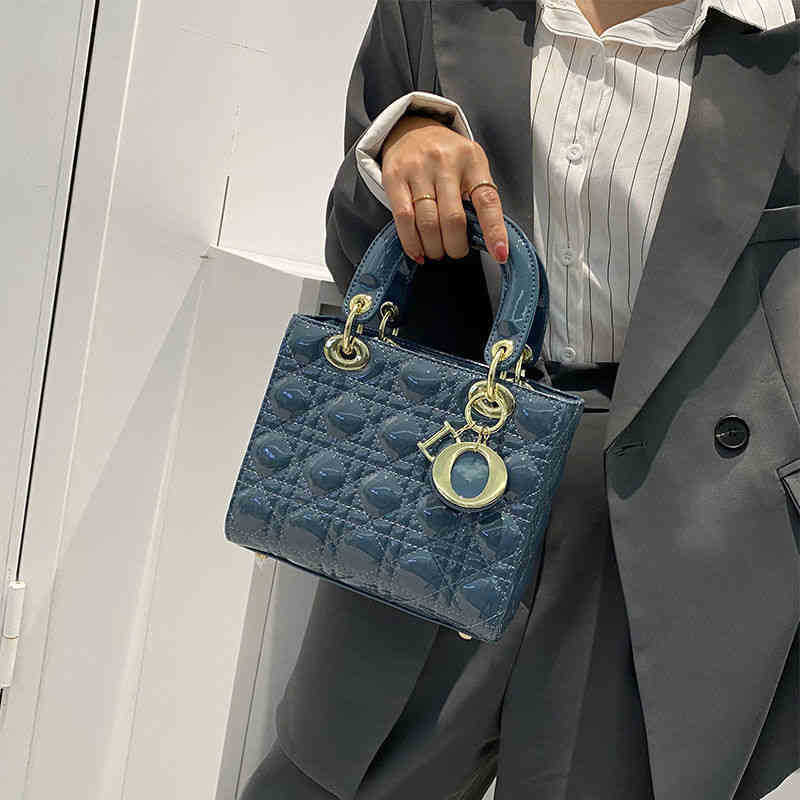 Luxury D1OR Handbags Crossbody Designer Christain Bag 2022 Diana Fashion Net Red Versatile Messenger Atmosphere Single Shoulder Leather sj, Black trumpet
Luxury D1OR Handbags Crossbody Designer Christain Bag 2022 Diana Fashion Net Red Versatile Messenger Atmosphere Single Shoulder Leather sj, Black trumpet