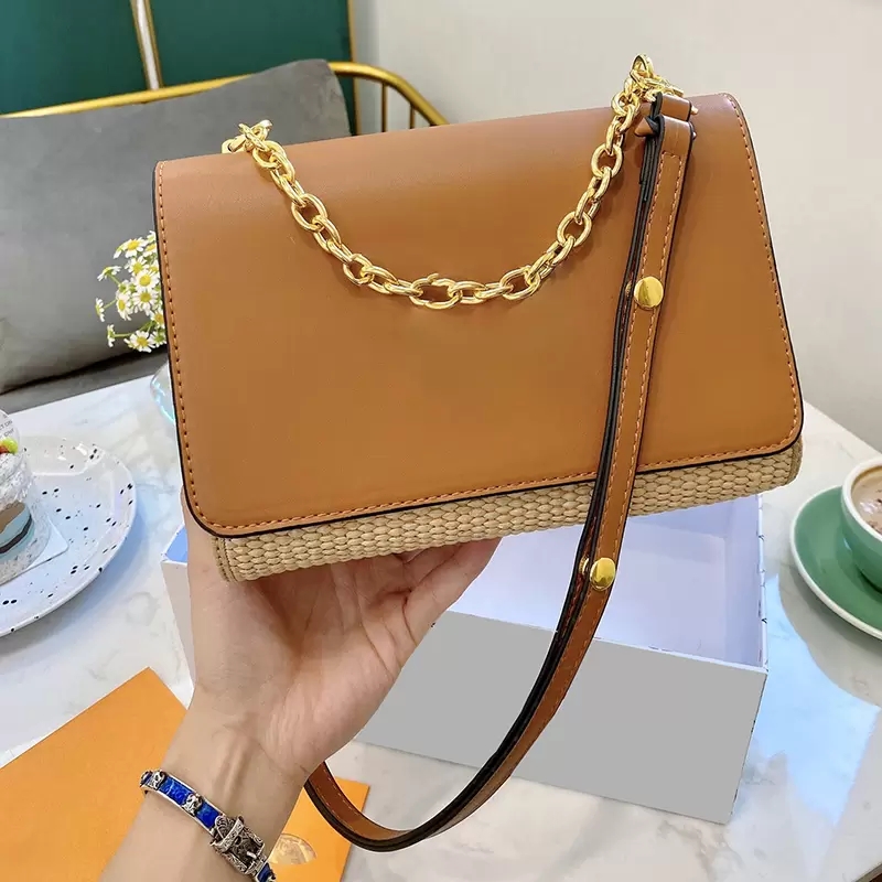 Shoulder Bags Luxury Crossbody Totes Designer Bag Cross body Wallet Women's genuine leather Hard cortex High-quality Chain decoration Hard Different colors
Shoulder Bags Luxury Crossbody Totes Designer Bag Cross body Wallet Women's genuine leather Hard cortex High-quality Chain decoration Hard Different colors