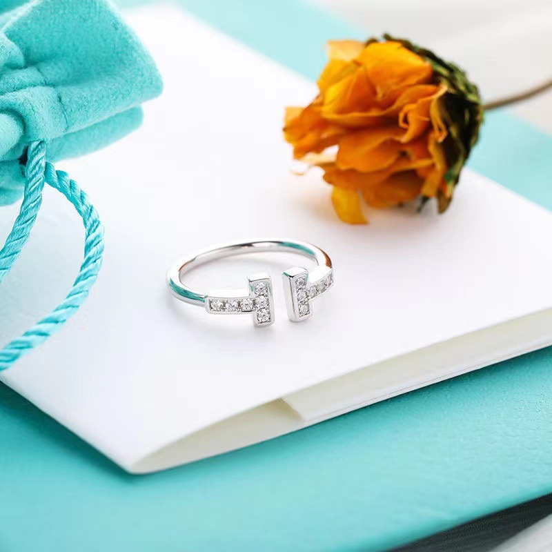 High quality designer Rings fashion S925 Silver Diamond Double T woman 18k rose gold jewelry birthday women's gift lovers couples rings
High quality designer Rings fashion S925 Silver Diamond Double T woman 18k rose gold jewelry birthday women's gift lovers couples rings