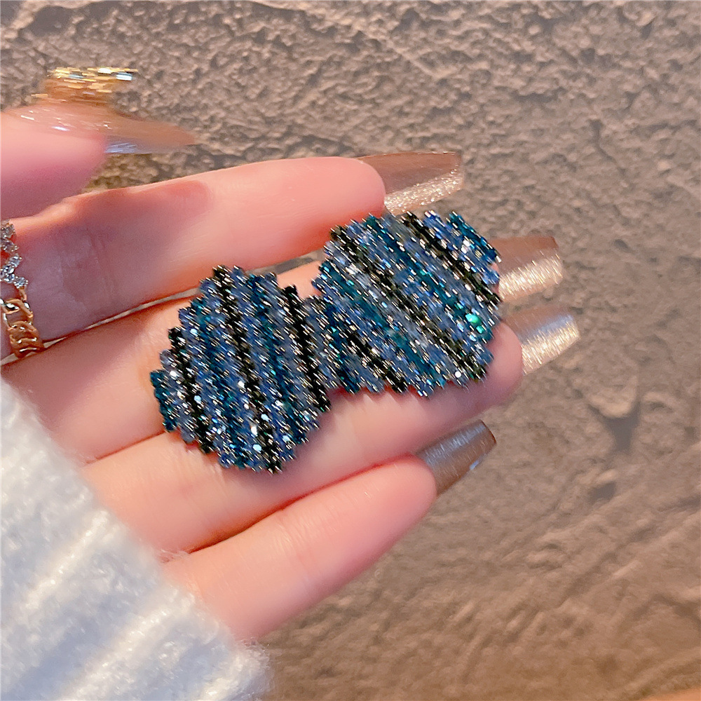 Famous Family Style Steel Needle Geometric Earrings Simple Personalized Blue Black
