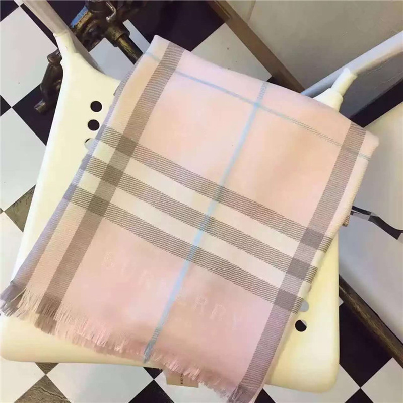 Bur Spring and Autumn women scarves fashion warm checkered men berry Korean style lengthened thin silf scarf
Bur Spring and Autumn women scarves fashion warm checkered men berry Korean style lengthened thin silf scarf
