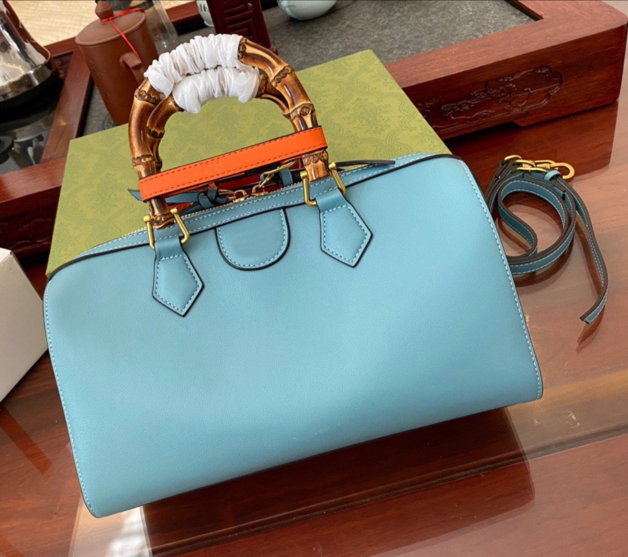 Designer handbag women luxury Mini Travel Bag Fashion double letter men single shoulder bag high quality bamboo cross body pillow bags, Make up for price
Designer handbag women luxury Mini Travel Bag Fashion double letter men single shoulder bag high quality bamboo cross body pillow bags, Make up for price