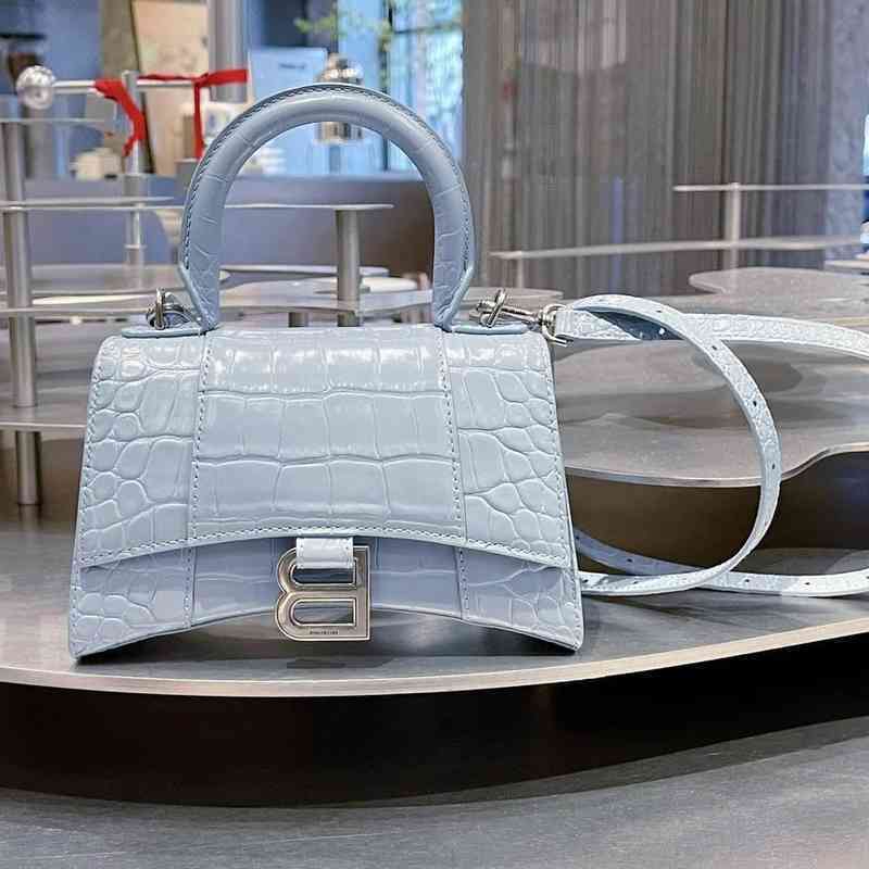 Balenciga Handbag Hourglass Designer Xs s Bag Embossed Leather Messenger Shoulder Crossbody OXW9, Picture color 2
Balenciga Handbag Hourglass Designer Xs s Bag Embossed Leather Messenger Shoulder Crossbody OXW9, Picture color 2