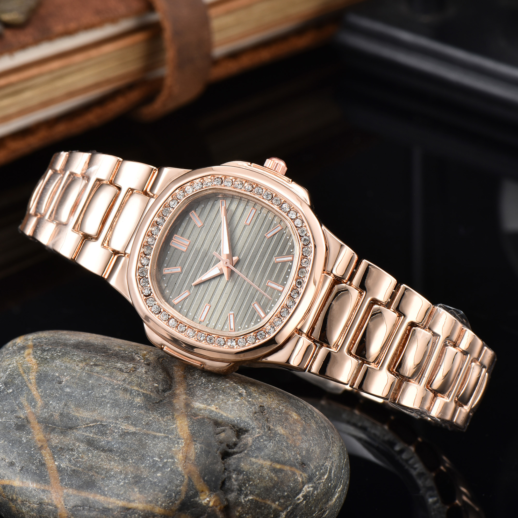 Diamond Women Watches Stone Case Dress Watch Rose Gold Quartz Movement Jewelry Clasp Wristwatch Design Good Quality Splash Waterproof Montre De Luxe
Diamond Women Watches Stone Case Dress Watch Rose Gold Quartz Movement Jewelry Clasp Wristwatch Design Good Quality Splash Waterproof Montre De Luxe