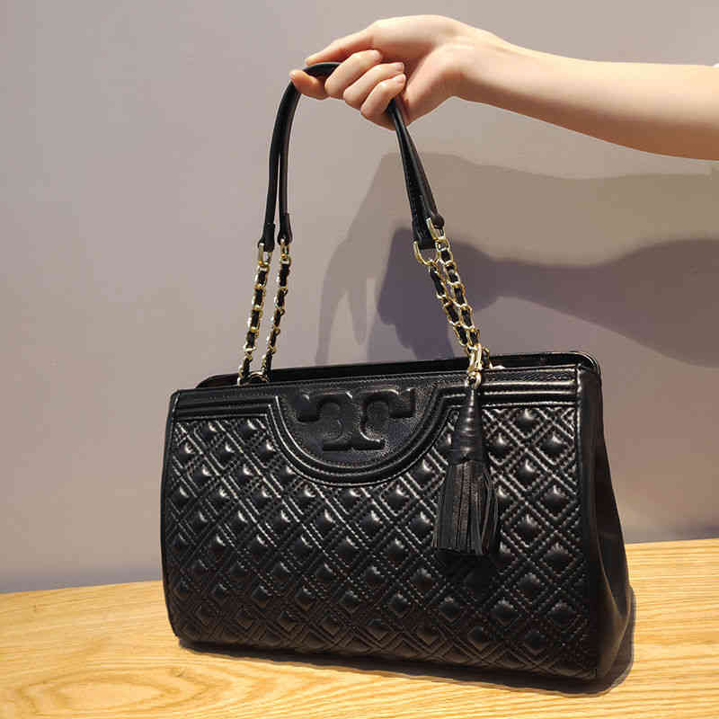 Handbag Torys Burchs TB women's bag 2019 large capacity tote messenger leather rhombic chain, Black
Handbag Torys Burchs TB women's bag 2019 large capacity tote messenger leather rhombic chain, Black