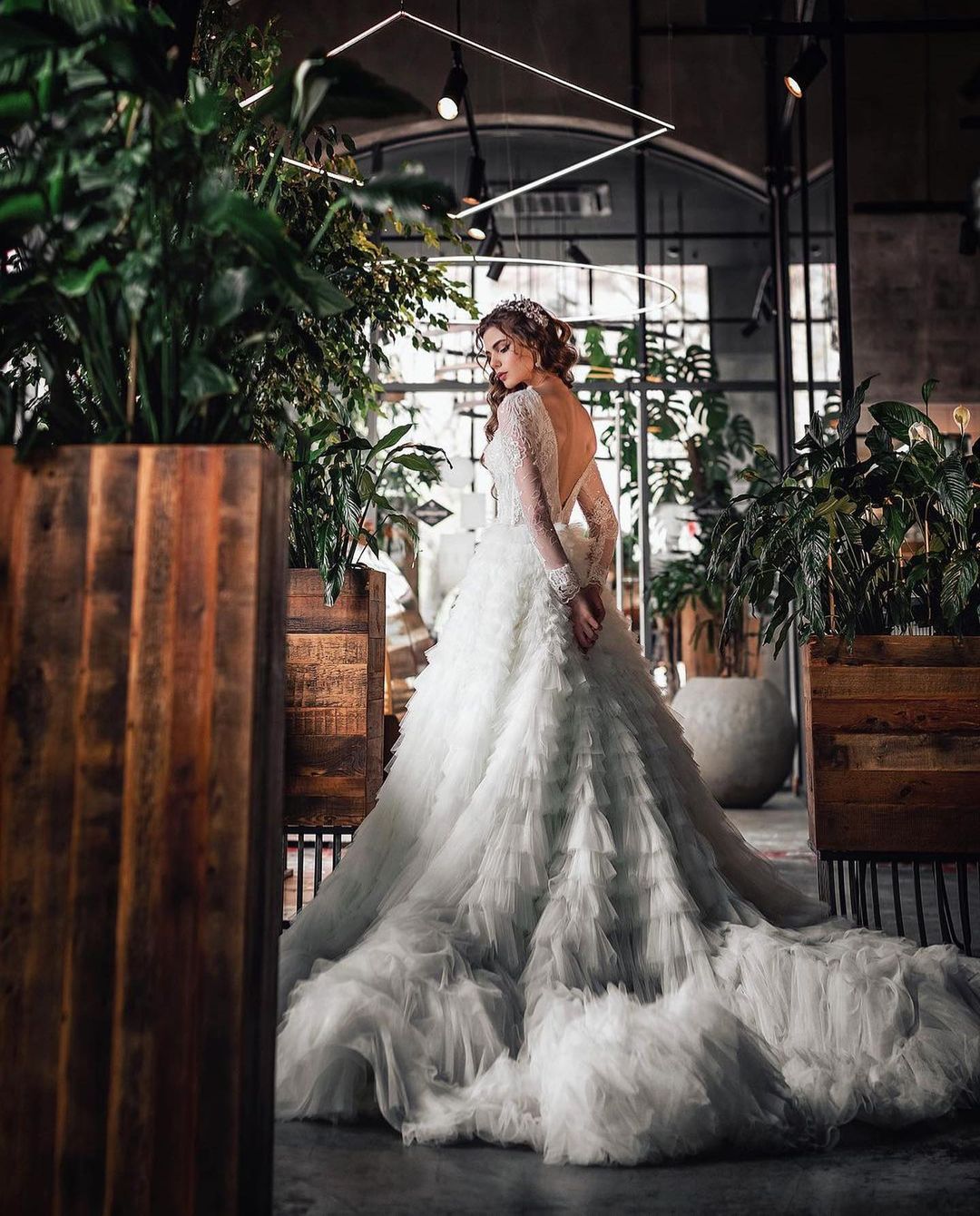 2022 Bridal Gowns Wedding Dresses Gorgeous Floral Mermaid Tiers Sweep Train Beads Pearls Lace Appliqued Backless Crew Neck Chic Custom Made