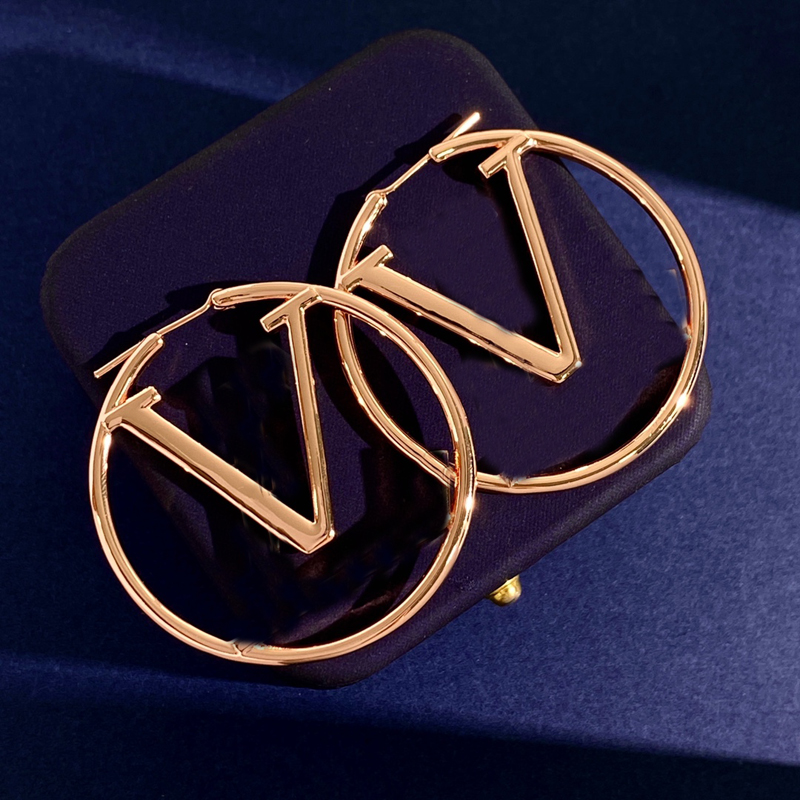 Fashion Hoops Earrings For Women Gold Earring Designers Studs Jewelry Luxury Letters Rose Gold Hoop Ornaments Necklaces Box New 22061301R
Fashion Hoops Earrings For Women Gold Earring Designers Studs Jewelry Luxury Letters Rose Gold Hoop Ornaments Necklaces Box New 22061301R