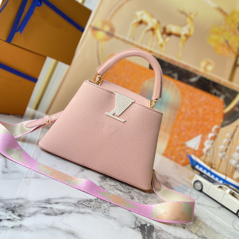 Tote designer women handbag Luxury fashion brand in Paris since 1854 genuine leather style Size 27X18X9CM model M5959701
Tote designer women handbag Luxury fashion brand in Paris since 1854 genuine leather style Size 27X18X9CM model M5959701
