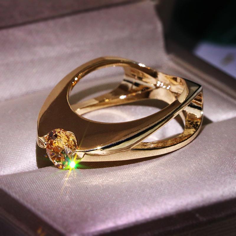 Wedding Rings Luxury Geometry Arc Personality Rhinestone Finger Female Fashion Gold Rose Ring JewelryWedding
Wedding Rings Luxury Geometry Arc Personality Rhinestone Finger Female Fashion Gold Rose Ring JewelryWedding