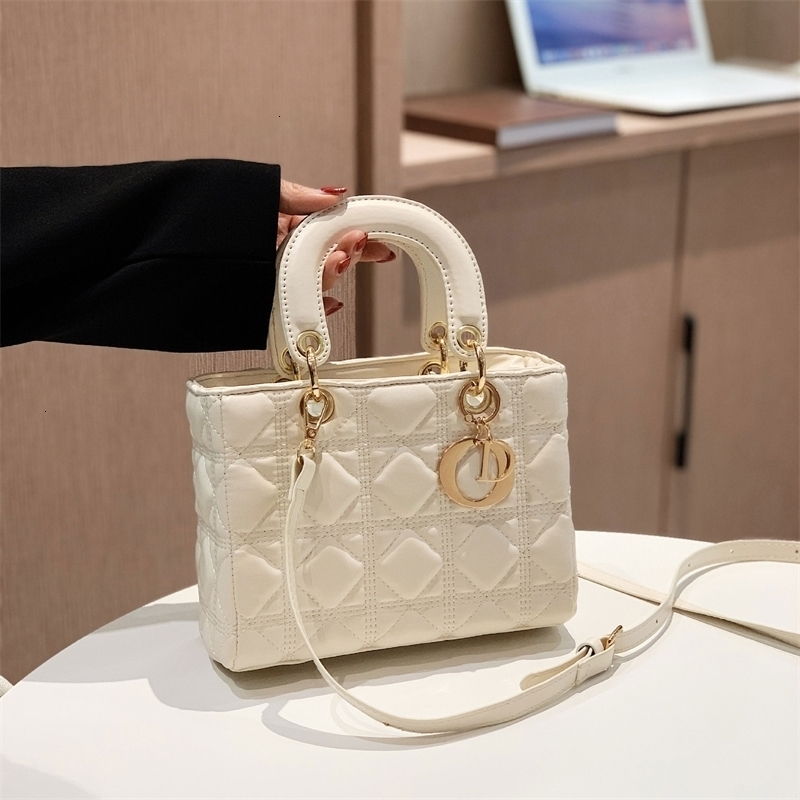 Fashion ladies Handbags Design Women's Bag Brand Handbag Wallet New Diana Lady's Lingge Simple Style Solid Color Texture Single Shoulder purses, Black
Fashion ladies Handbags Design Women's Bag Brand Handbag Wallet New Diana Lady's Lingge Simple Style Solid Color Texture Single Shoulder purses, Black