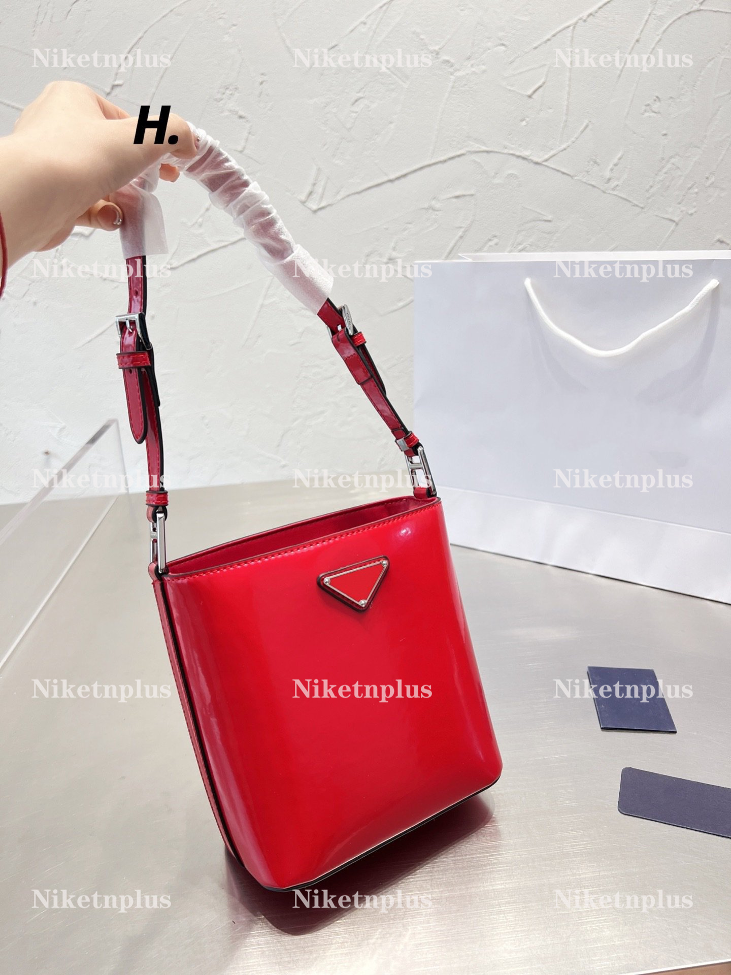 Spazzolato Triangle Bucket Bag Women Luxury Tote Patent Leather Removable Stiff With Magnetic Opening Handle Brand Tag Pocket, #1
Spazzolato Triangle Bucket Bag Women Luxury Tote Patent Leather Removable Stiff With Magnetic Opening Handle Brand Tag Pocket, #1