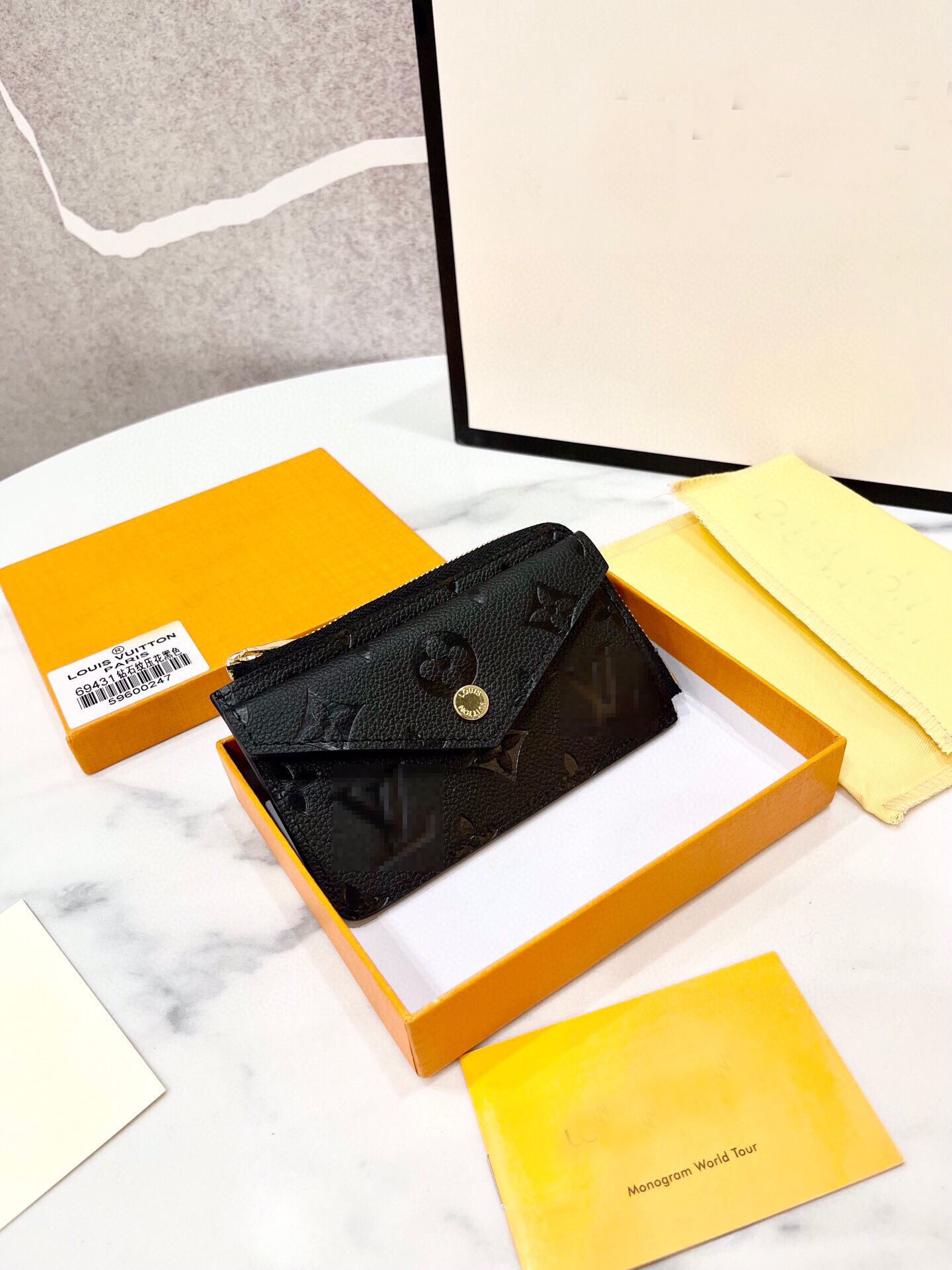 GGs LVs YSLs louiseity viutonity VUTTONS Designer Bags M69431 Recto Verso Clip Empreinte Coin Purse Envelope Money Bag Designer Bags Vintage Cowhide Bags Card, Chocolate
GGs LVs YSLs louiseity viutonity VUTTONS Designer Bags M69431 Recto Verso Clip Empreinte Coin Purse Envelope Money Bag Designer Bags Vintage Cowhide Bags Card, Chocolate