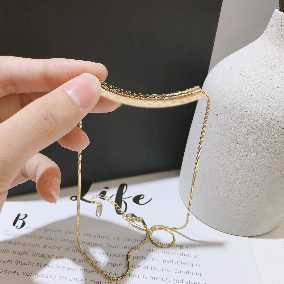 Luxury Design Necklace 18K Gold Plated Stainless Steel Necklaces Choker Chain Pendant Statement Fashion Womens Wedding Jewelry Accessories X165
Luxury Design Necklace 18K Gold Plated Stainless Steel Necklaces Choker Chain Pendant Statement Fashion Womens Wedding Jewelry Accessories X165
