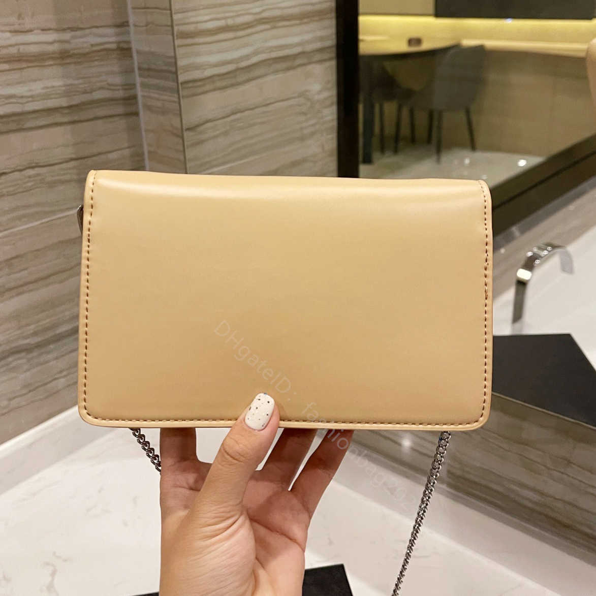 Chain Top quality plain Patent Leather Luxury Designer Bags lady shoulderSmooth practical Underarm purse square simple style Totes women, Color q
Chain Top quality plain Patent Leather Luxury Designer Bags lady shoulderSmooth practical Underarm purse square simple style Totes women, Color q