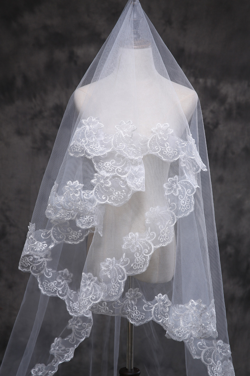 Romantic White Ivory Lace Wedding Veils Cheap Long Lace Bridal Veils One Layer Appliqued Edge Bride Veil