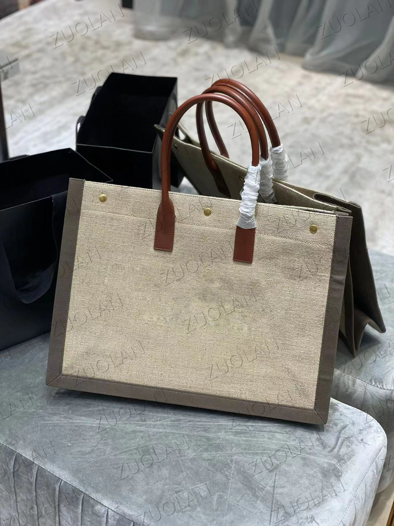 7A Rive Gauche Tote Bag Totes Designer Handbag Women 509415 Wool Fabric 48cm 38cm Logo On The Button Totes Bags Handbags 631682, Gift bags
7A Rive Gauche Tote Bag Totes Designer Handbag Women 509415 Wool Fabric 48cm 38cm Logo On The Button Totes Bags Handbags 631682, Gift bags
