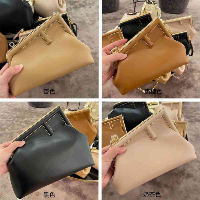 Designer First Bag F family clip bag first same hand leather diagonal Shoulder Bag Fashion magnetic buckle chain With, Black trumpet
Designer First Bag F family clip bag first same hand leather diagonal Shoulder Bag Fashion magnetic buckle chain With, Black trumpet