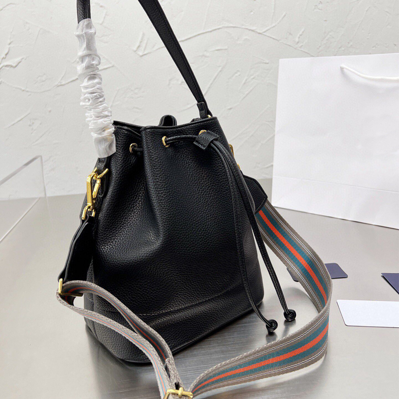 Designers Messenger Bag For Women Striped Leather Bucket Crossbody Bag Fashion drawstring solid color Matching Casual Wide Strap Shoulder Bags Portable Handbag, Black
Designers Messenger Bag For Women Striped Leather Bucket Crossbody Bag Fashion drawstring solid color Matching Casual Wide Strap Shoulder Bags Portable Handbag, Black