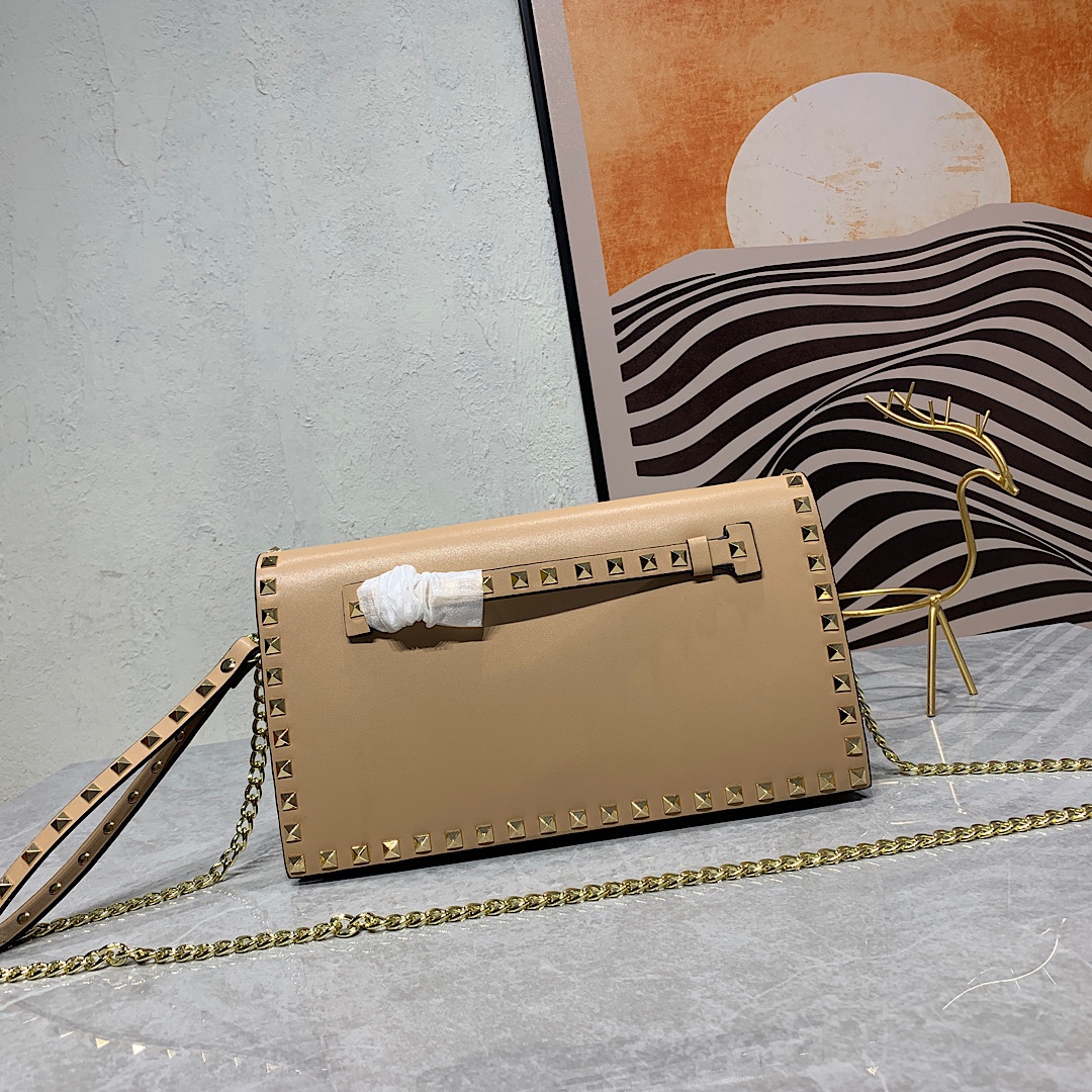 Classic Wristband Purse Women Crossbody bags Lady Clutch Bag Chain Shoulder bags Gold Rivet Valentines Small Envelope Pouch Messenger Wallet
Classic Wristband Purse Women Crossbody bags Lady Clutch Bag Chain Shoulder bags Gold Rivet Valentines Small Envelope Pouch Messenger Wallet
