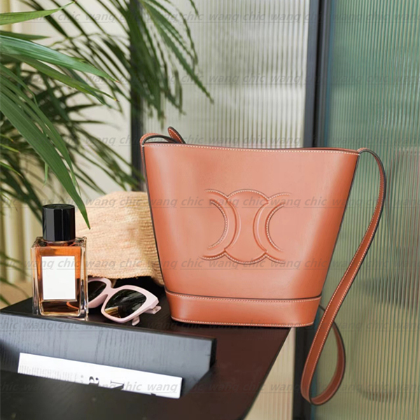 Top quality Genuine leather Bag hobo Women's men wallets Drawstring tote crossbody Luxury Designer fashion TRIOMPHE wallet card pockets handbag Shoulder Bags, Black
Top quality Genuine leather Bag hobo Women's men wallets Drawstring tote crossbody Luxury Designer fashion TRIOMPHE wallet card pockets handbag Shoulder Bags, Black