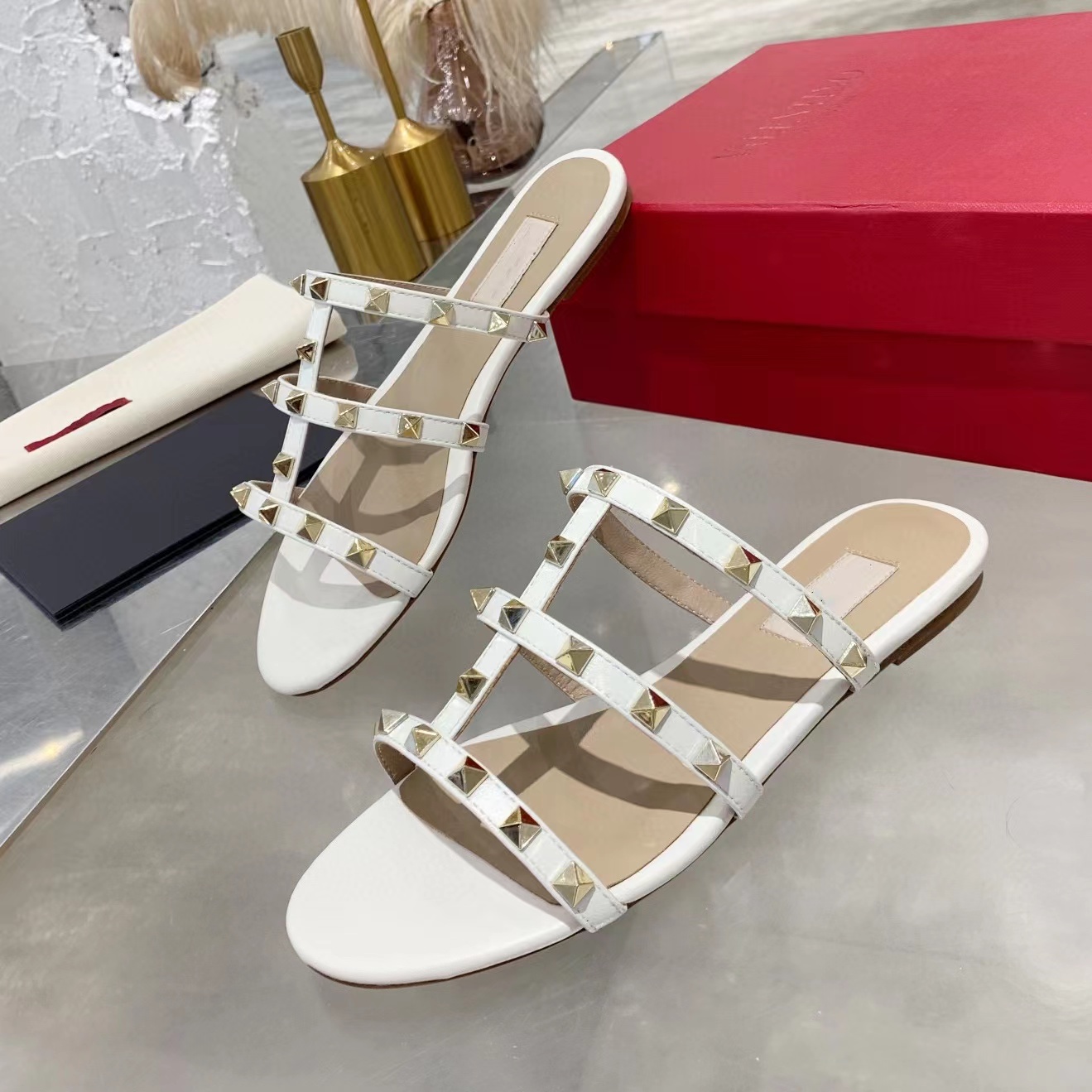 classic women slippers high quality Designer Sandals Foam Slides Gold matt leather studded spikes slingback party beach outdoor flat slipper size 35-41 with box
classic women slippers high quality Designer Sandals Foam Slides Gold matt leather studded spikes slingback party beach outdoor flat slipper size 35-41 with box