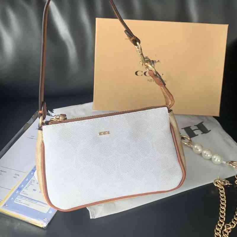 Fashionable new single shoulder bag female leather delicate bag female designer casual simple shoulder bag
Fashionable new single shoulder bag female leather delicate bag female designer casual simple shoulder bag