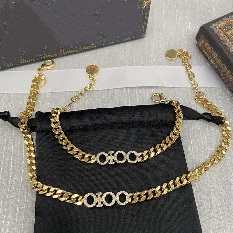 Luxury Choker Necklace Letter pendants inlay Diamond 18K Gold Plated Platinum necklaces and bracelet Designer Jewelry for women
Luxury Choker Necklace Letter pendants inlay Diamond 18K Gold Plated Platinum necklaces and bracelet Designer Jewelry for women