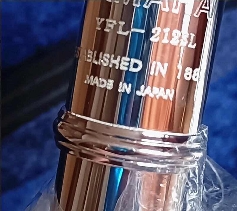 Japan Silver Flute YFL-212SL Model musical instrument 16 Holes C Tuning and E-Key professional free music Flute mouthpiece
Japan Silver Flute YFL-212SL Model musical instrument 16 Holes C Tuning and E-Key professional free music Flute mouthpiece