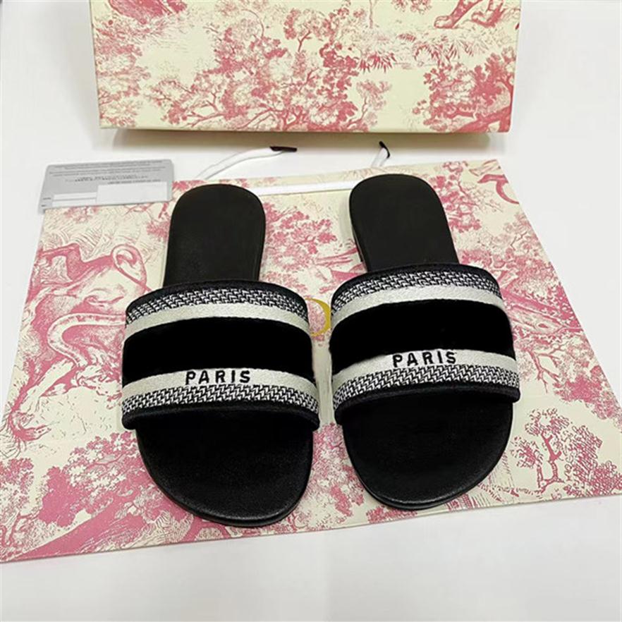 2022 Paris large D Embroidered Dazzle slippers designer women ladies scuffs summer beach striped causal flip flops Slide Slippers 260s, 10
2022 Paris large D Embroidered Dazzle slippers designer women ladies scuffs summer beach striped causal flip flops Slide Slippers 260s, 10