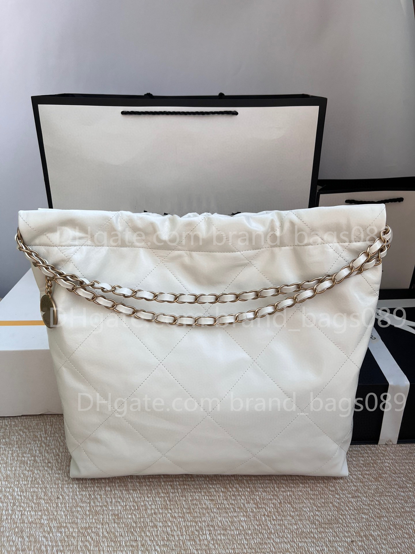 17/20CM Womens Classic Crush Ball Bag Mini Square Flap Bag Top Lambskin Quilted Gold Hardware Metal Adjustable Chain Crossbody bags Designer Luxury wallet, Box
17/20CM Womens Classic Crush Ball Bag Mini Square Flap Bag Top Lambskin Quilted Gold Hardware Metal Adjustable Chain Crossbody bags Designer Luxury wallet, Box