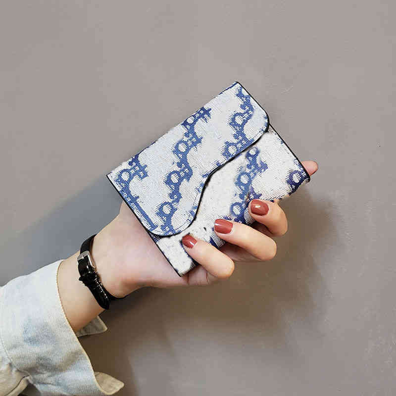 Fashion Ins New Europe and the United States d Brand Women's Small Wallet Short 30% Off Student Korean Version Zero Women Card Foreskin Clip, Red
Fashion Ins New Europe and the United States d Brand Women's Small Wallet Short 30% Off Student Korean Version Zero Women Card Foreskin Clip, Red