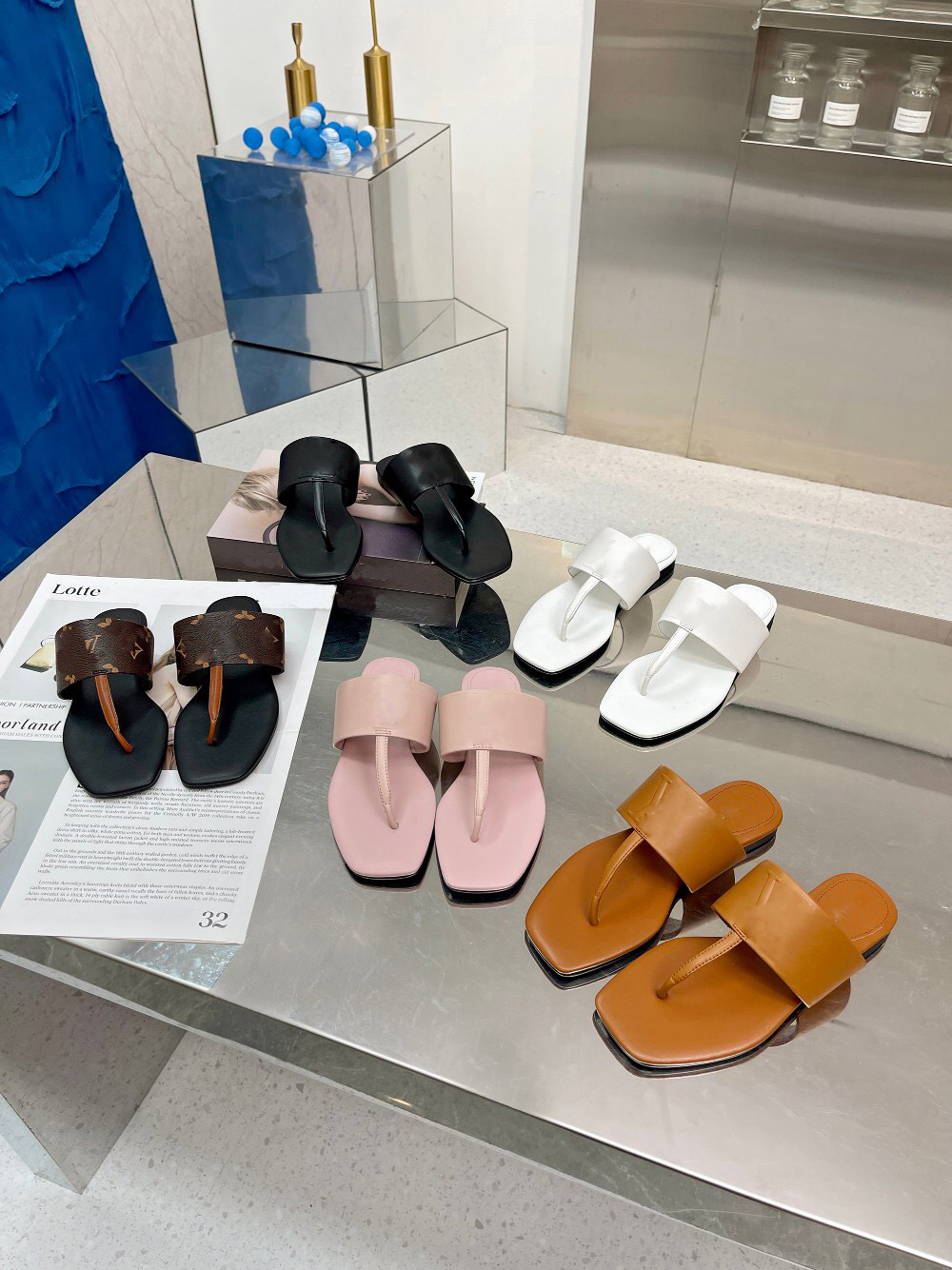 DRAPY FLAT THONG Slipper Designer Slide Summer sandals Fashion Beach Indoor Flat Flip Flops Leather Lady Women Shoes Ladies Slippers size 35-42, 1#
DRAPY FLAT THONG Slipper Designer Slide Summer sandals Fashion Beach Indoor Flat Flip Flops Leather Lady Women Shoes Ladies Slippers size 35-42, 1#