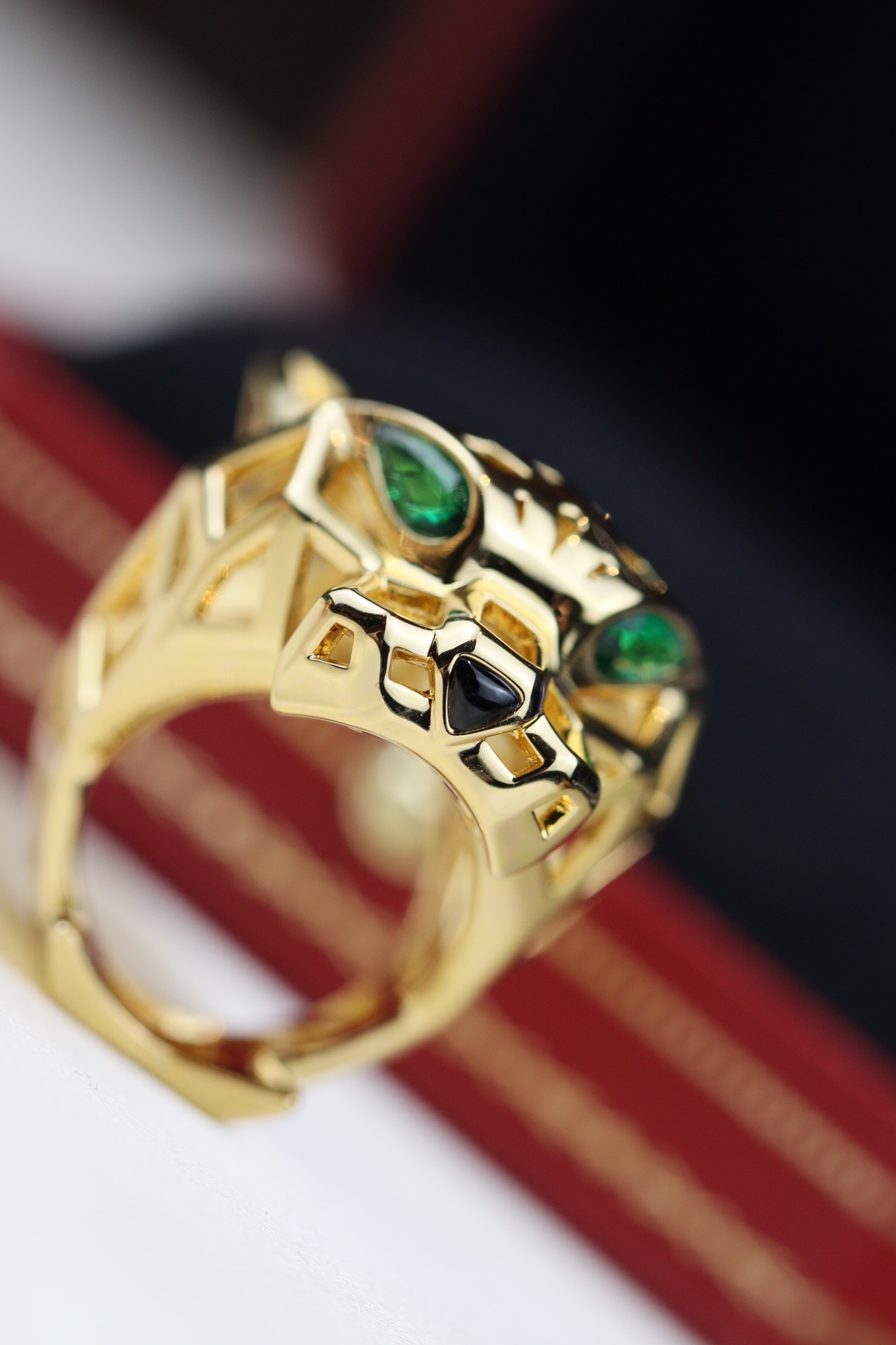 2022 New Fashion Famous Brand Party Jewelry Panthere Ring V Gold Hollow Leopard Wedding Finger Ring With Green eyes Women Men