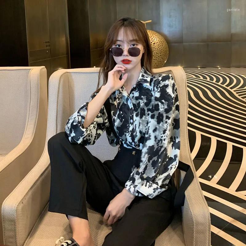 Women' Blouses & Shirts Street Style Camouflage Print Oversize Women' Tunic Shirt Long Sleeve Ladies Blouse 2022 Summer Y2K Button Up
Women' Blouses & Shirts Street Style Camouflage Print Oversize Women' Tunic Shirt Long Sleeve Ladies Blouse 2022 Summer Y2K Button Up