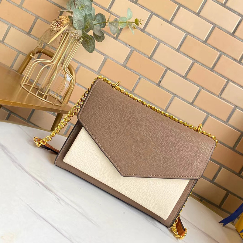 Mini Mylockme Chain Bag Greige Beige Calf Leather Pochette Shoulder Women Designers Bag Crossbody Clutch Bags designer handbags M51418 five-color, Deep blue
Mini Mylockme Chain Bag Greige Beige Calf Leather Pochette Shoulder Women Designers Bag Crossbody Clutch Bags designer handbags M51418 five-color, Deep blue