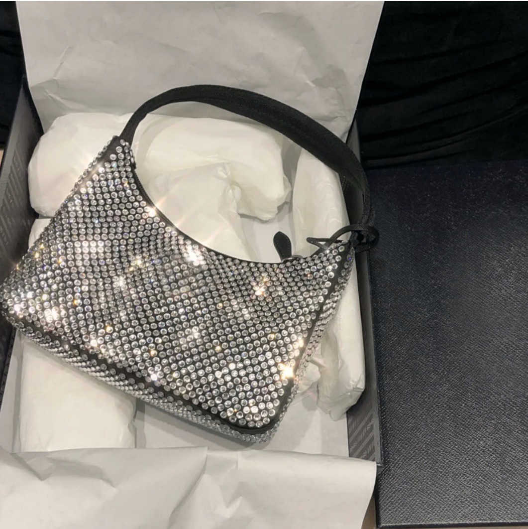 Top quality Diamond handbag Canvas Hobo bag designer shoulder bags for women Chest pack fashion Tote chains hand lady presbyopic purse, With box and paper bags
Top quality Diamond handbag Canvas Hobo bag designer shoulder bags for women Chest pack fashion Tote chains hand lady presbyopic purse, With box and paper bags