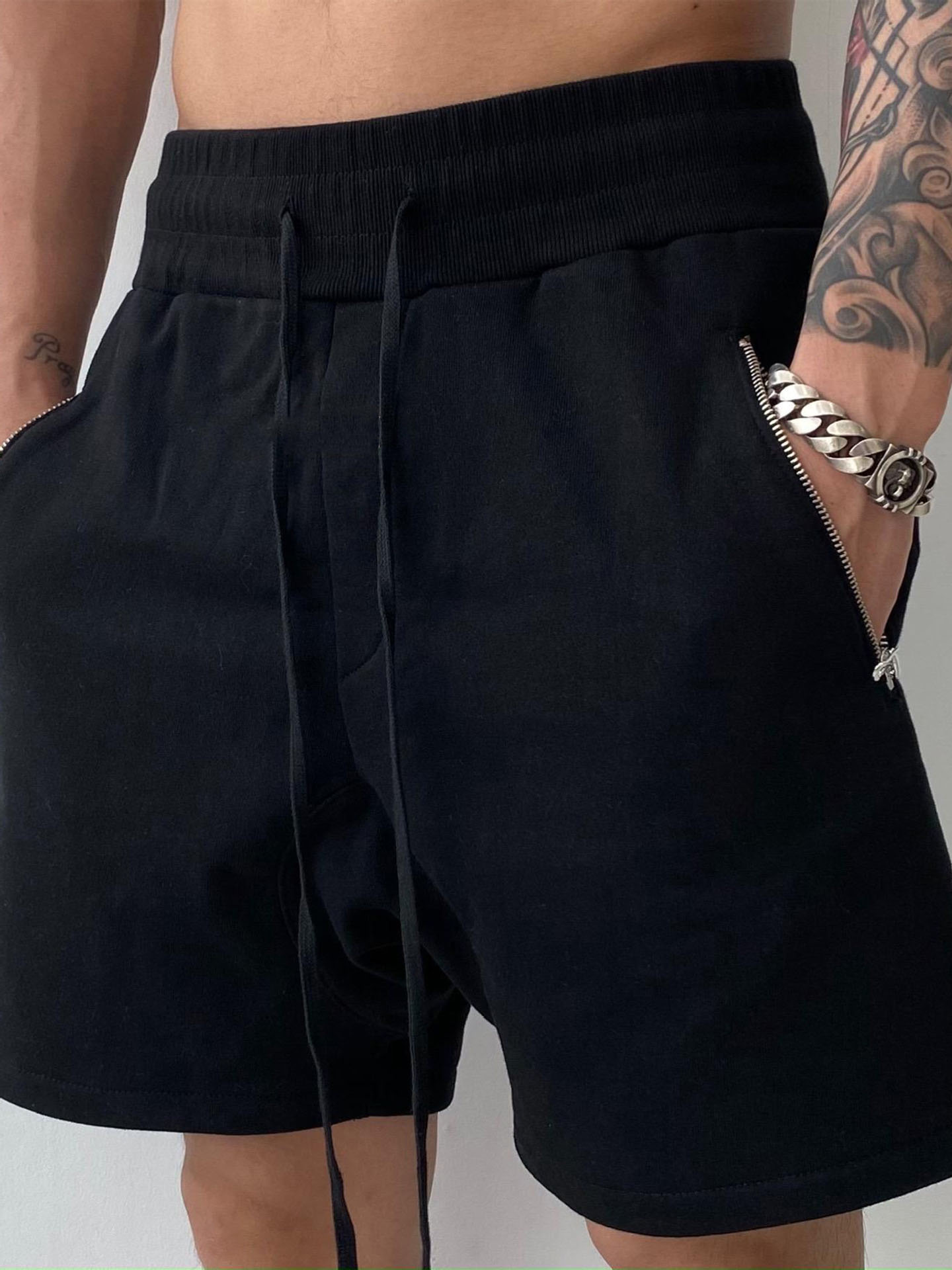 2022 Summer high quality Men essentials shorts mens short hip hop beach Summer knee length Casual asian size
2022 Summer high quality Men essentials shorts mens short hip hop beach Summer knee length Casual asian size